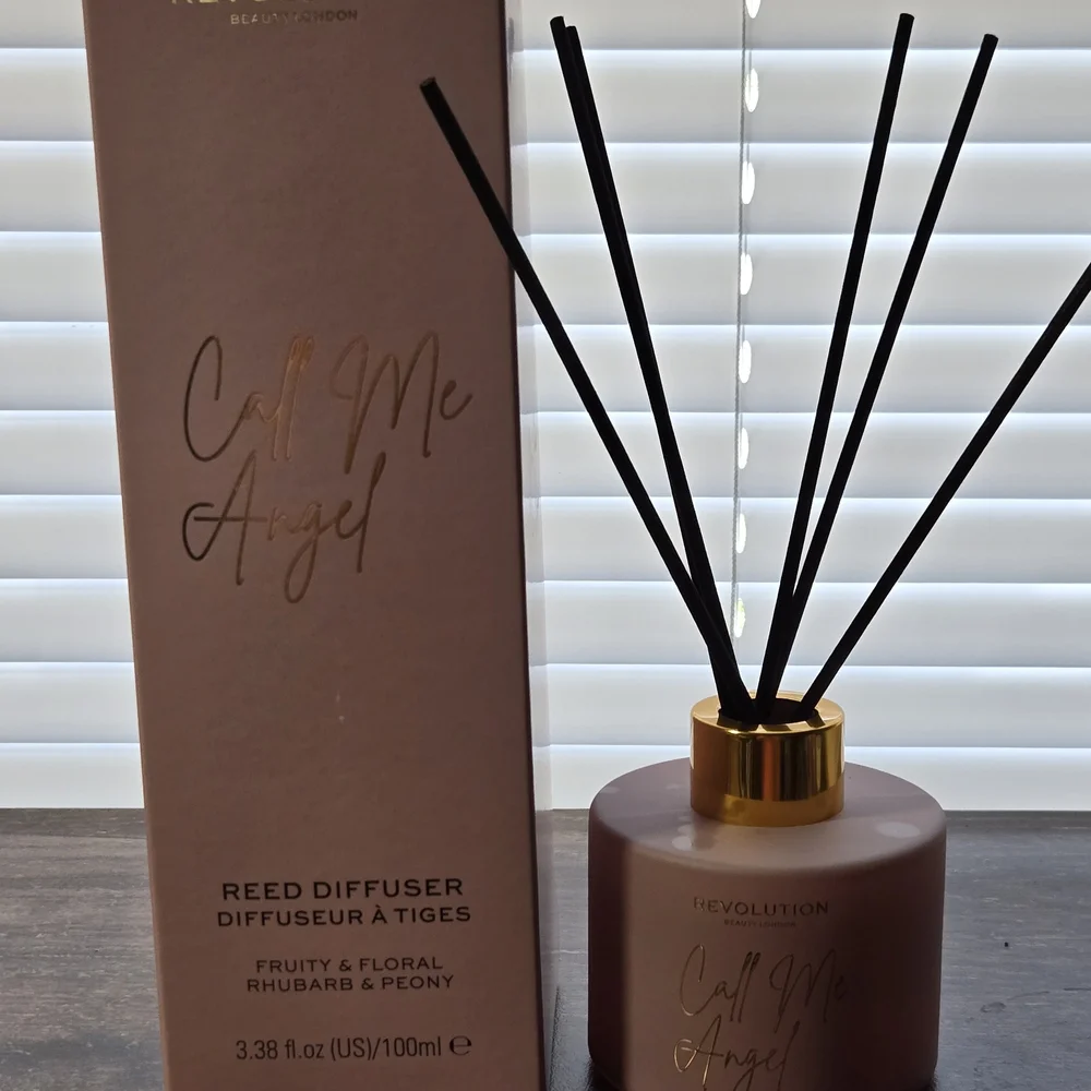 Revolution Under The‎ Covers Reed Diffuser - Pink